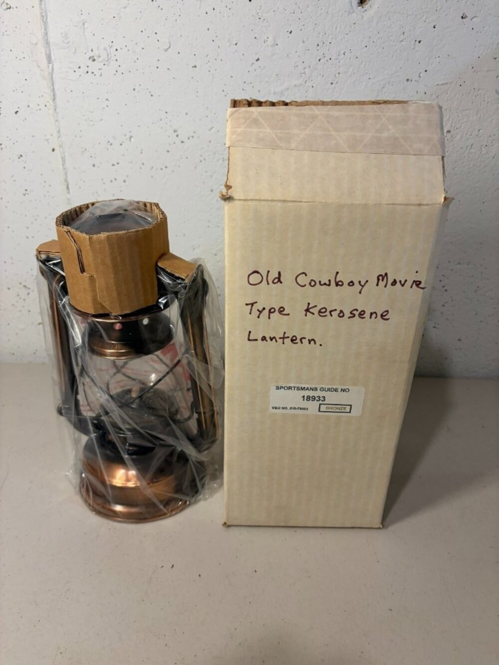 V&O Bronze Kerosene Lantern New in Box Vintage Style Metal Oil Lamp 18933